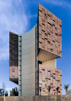 2005. Torre de Oficinas Cube en Guadalajara Méjico